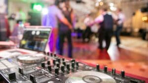 fedora-djs-wedding-dancefloor-console-mixer-01